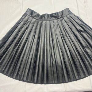 NWT Mini Skirt Pleated  Fashion Nova - S